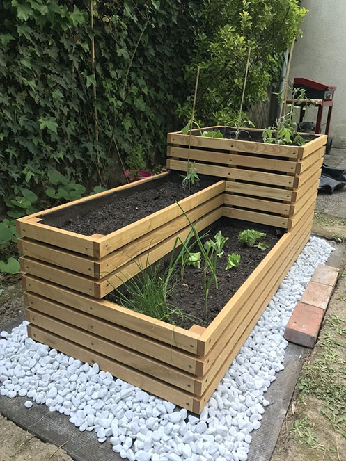 meuble potager en bois avec 3 bacs à différentes hauteurs